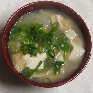 白菜と豆腐と小ねぎの味噌汁